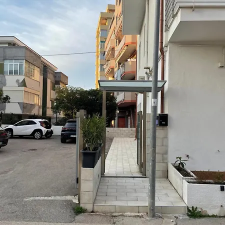 Apartment Wave House